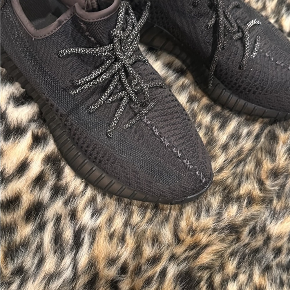 Yeezy - Picture 6 of 7